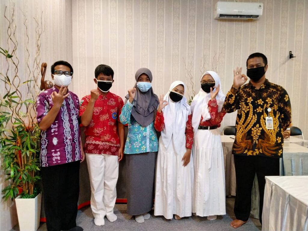 Tim Debat SMANAS Unjuk Gigi, Lambungkan SMANAS di Tingkat Nasional 1